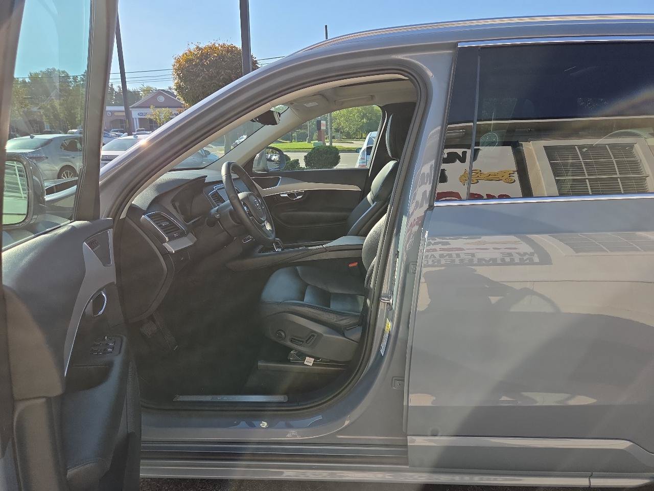 Used 2023 Volvo XC90 B5 Core AWD/4WD image 18