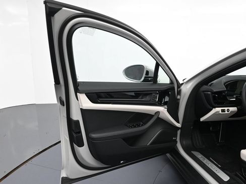 Used 2026 Porsche Panamera image 15