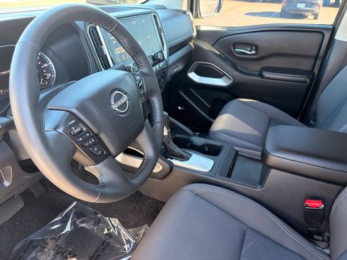 Certified 2025 Nissan Frontier SV w/ SV Convenience Package RWD image 17