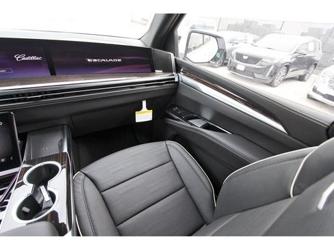 New 2026 Cadillac Escalade Luxury w/ Touring Package AWD/4WD image 10