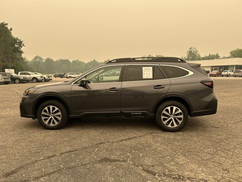 Used 2022 Subaru Outback Premium AWD/4WD image 7