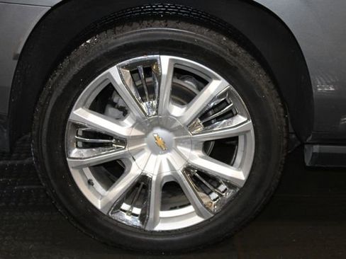 Used 2021 Chevrolet Suburban High Country AWD/4WD image 38
