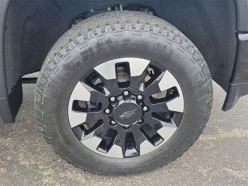 Used 2020 Chevrolet Silverado 2500 Custom w/ Custom Value Package image 6