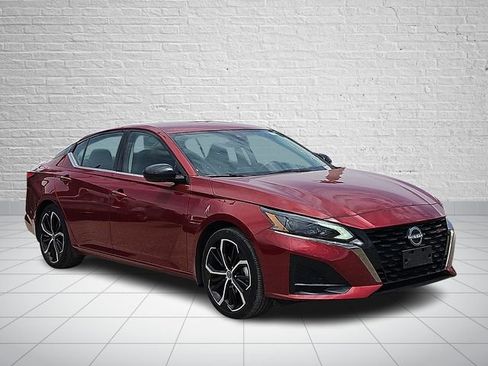 Used 2025 Nissan Altima 2.5 SR FWD image 6