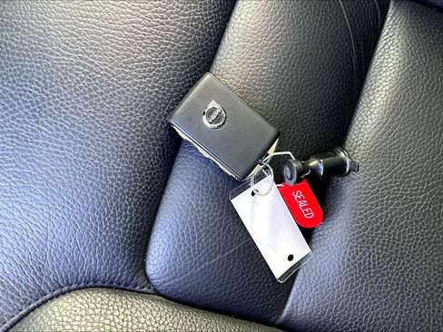 Used 2024 Volvo XC90 B6 Plus image 11