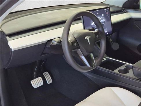 Used 2024 Tesla Model Y Performance AWD/4WD image 10