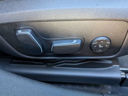 Used 2025 BMW 430i xDrive w/ Premium Package image 40