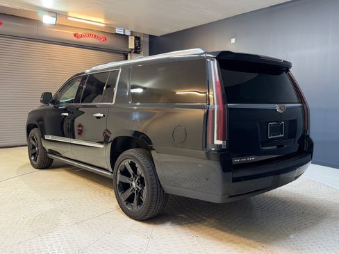 Used 2020 Cadillac Escalade ESV Premium Luxury AWD/4WD image 3