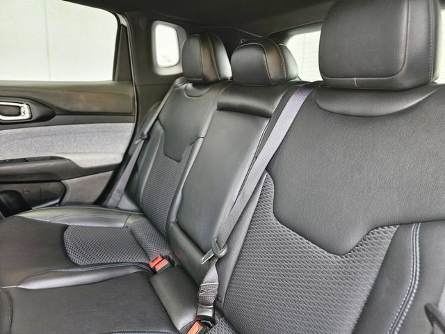 Used 2025 Jeep Compass Latitude AWD/4WD image 28