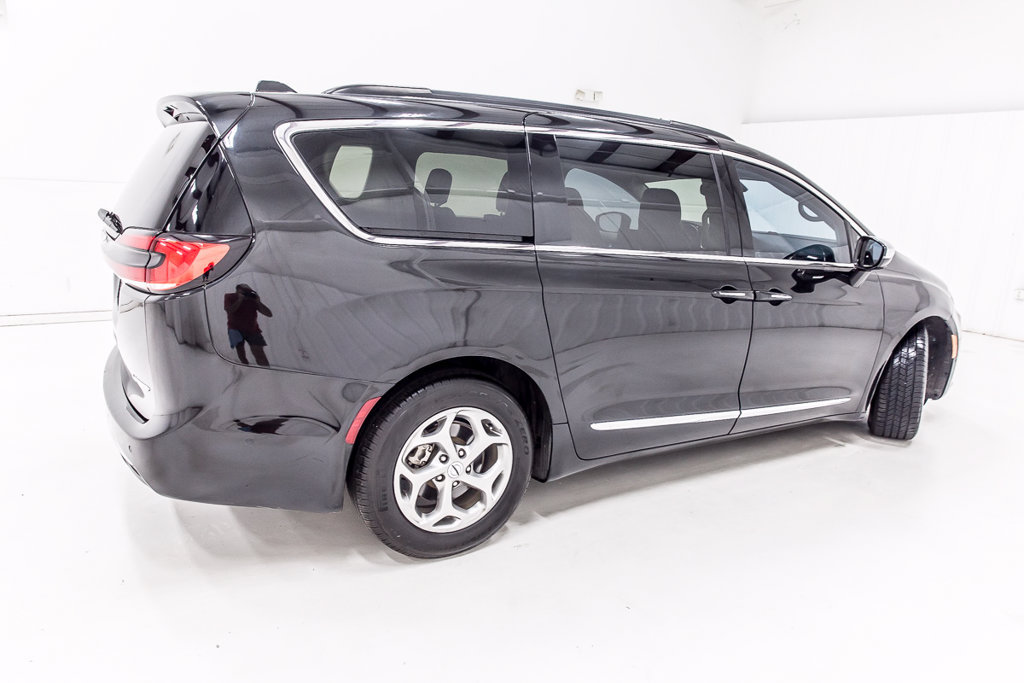 Used 2022 Chrysler Pacifica Limited FWD image 7