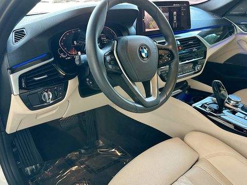 Certified 2023 BMW 530i w/ Premium Package image 9