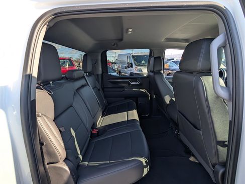 Used 2024 GMC Sierra 1500 SLT image 12