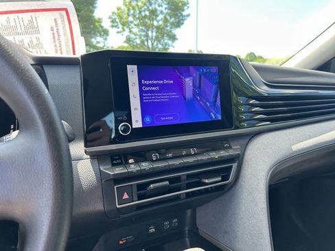 Used 2025 Toyota Camry LE FWD image 23
