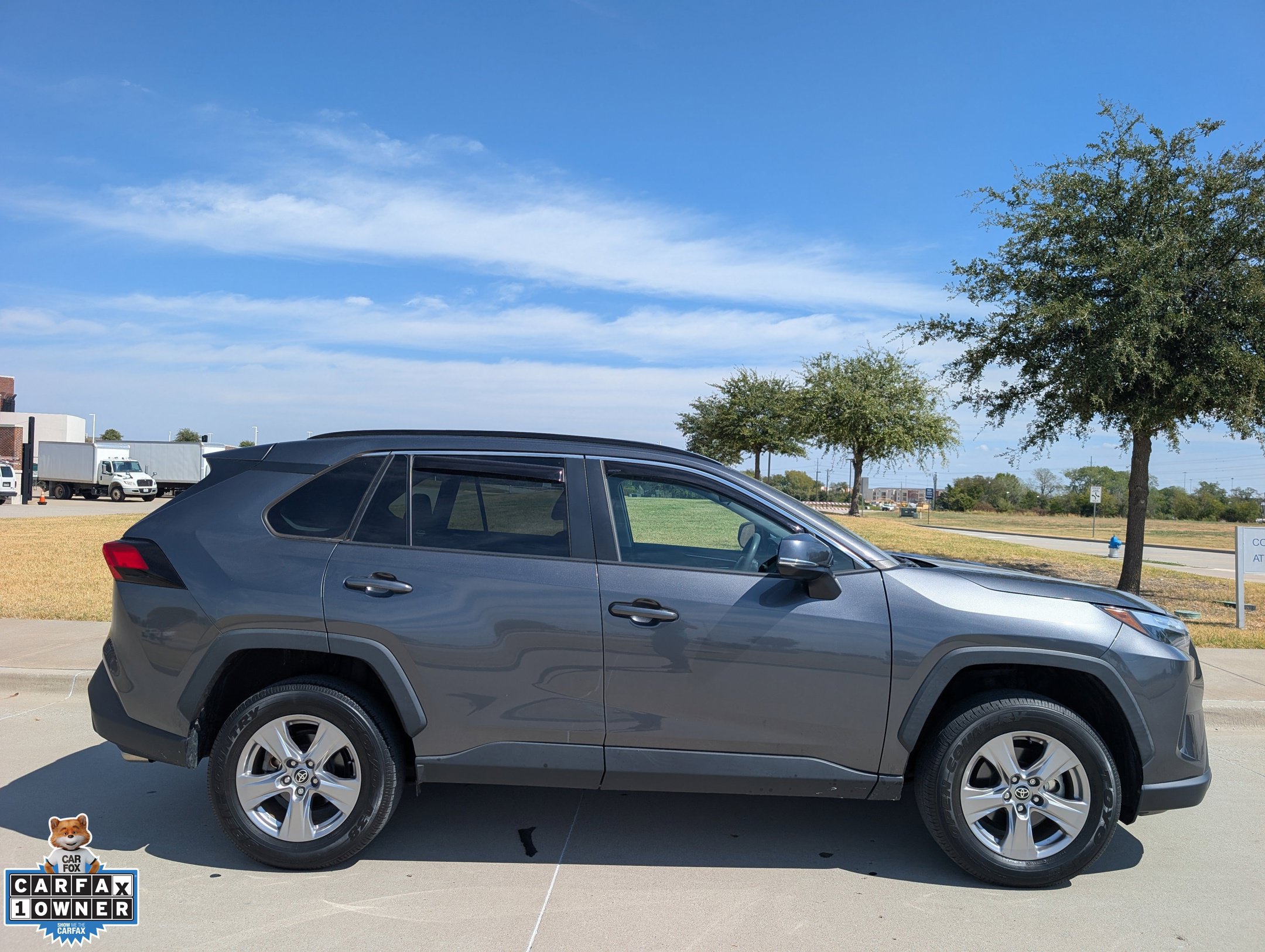 Used 2022 Toyota RAV4 XLE AWD/4WD image 3