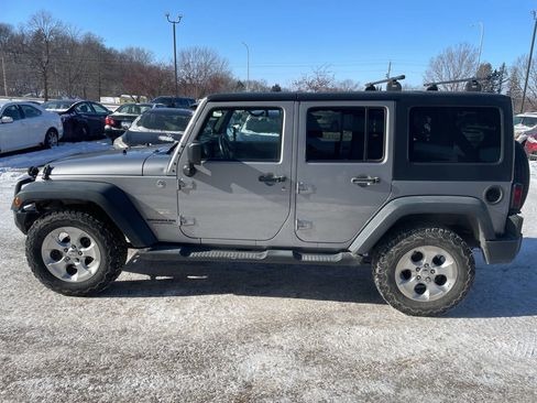 Used 2013 Jeep Wrangler Unlimited Sahara image 9