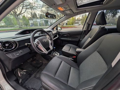 Used 2016 Toyota Prius C Four image 7