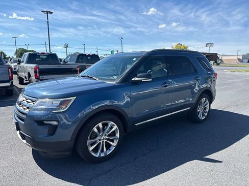 Used 2018 Ford Explorer XLT w/ Equipment Group 202A AWD/4WD image 2