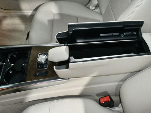 Used 2014 Mercedes-Benz E 350 4MATIC Sedan image 38