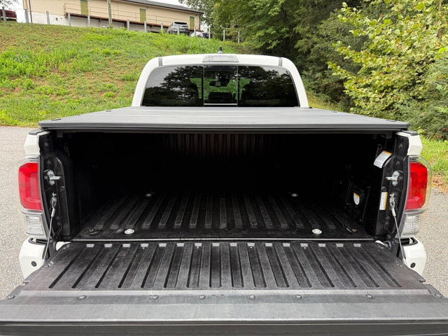 Used 2023 Toyota Tacoma TRD Off-Road w/ Technology Package AWD/4WD image 8
