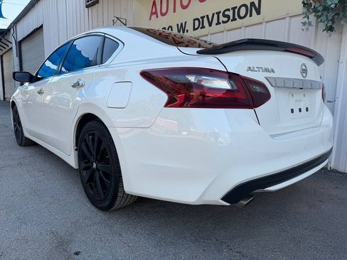 Used 2017 Nissan Altima 2.5 SR w/ Midnight Edition Package FWD image 10
