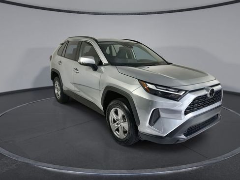 Used 2025 Toyota RAV4 XLE w/ Convenience Package FWD image 2