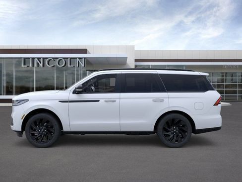 New 2025 Lincoln Navigator Reserve w/ Jet Appearance Package AWD/4WD image 3