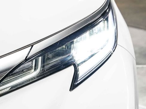 Certified 2024 Toyota Sienna XSE FWD image 7