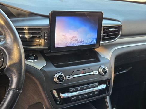 Used 2020 Ford Explorer XLT w/ Equipment Group 202A image 13