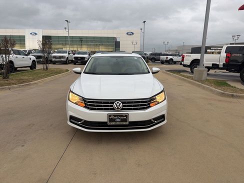 Used 2018 Volkswagen Passat 2.0T SE image 9