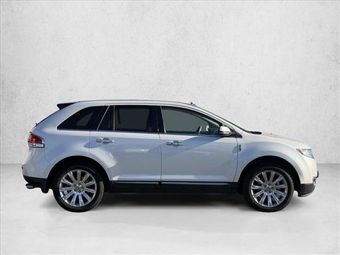 Used 2015 Lincoln MKX FWD w/ Equipment Group 101A image 4