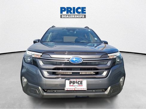 Used 2025 Subaru Forester Premium AWD/4WD image 4