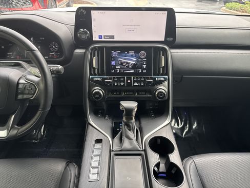 Used 2025 Lexus LX 600 4WD w/ Luxury Package image 12