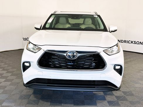 Used 2024 Toyota Highlander Limited image 8