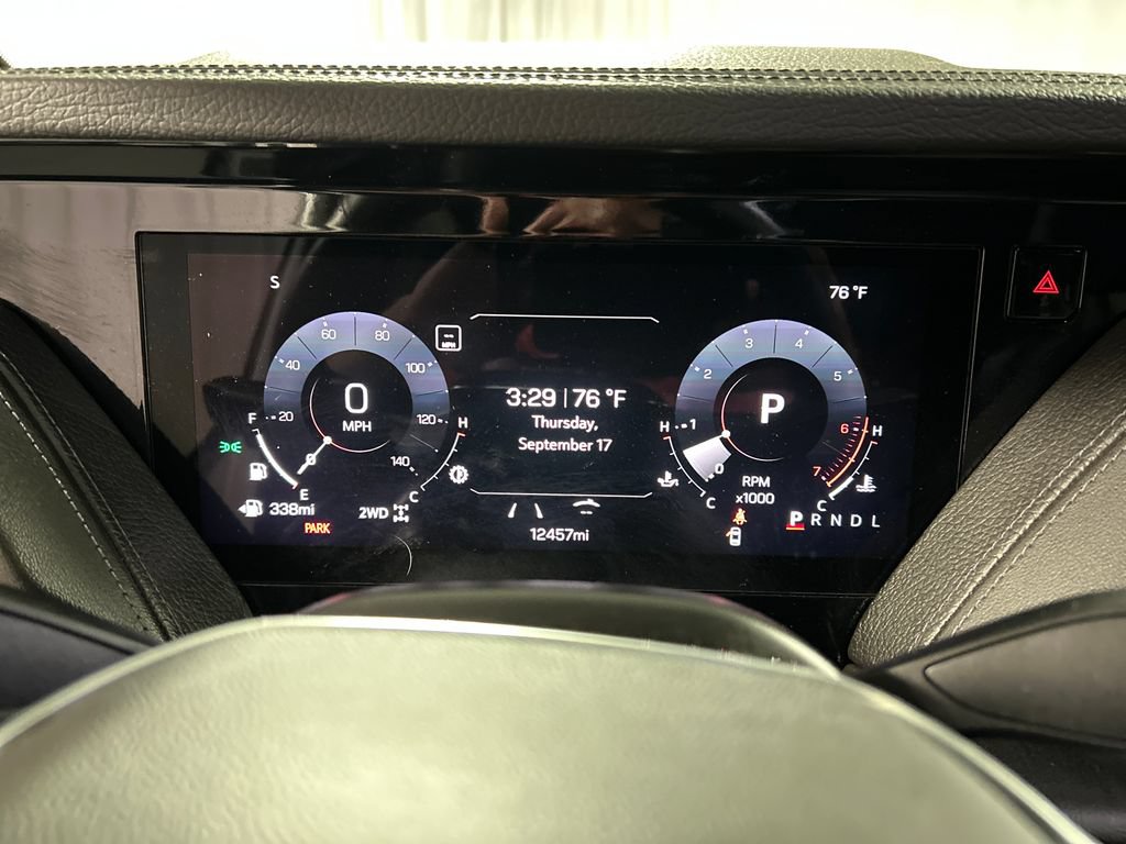 Used 2025 GMC Yukon XL Denali AWD/4WD image 16