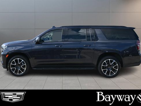 Used 2022 Chevrolet Suburban RST w/ Luxury Package RWD image 4