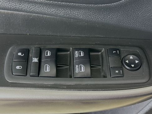 Used 2019 Jeep Cherokee Latitude Plus image 24