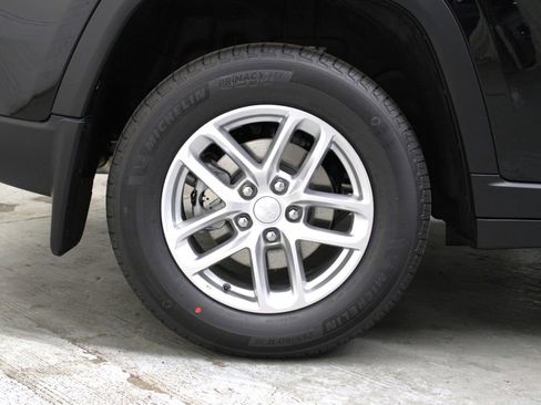 New 2025 Jeep Grand Cherokee Laredo X w/ Luxury Tech Group I image 34