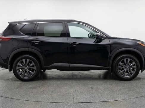 Used 2025 Nissan Rogue SV image 5