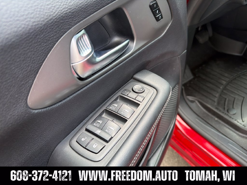 Used 2025 Chrysler Pacifica Select FWD image 19