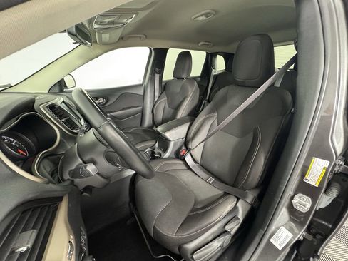 Used 2016 Jeep Cherokee Latitude image 10