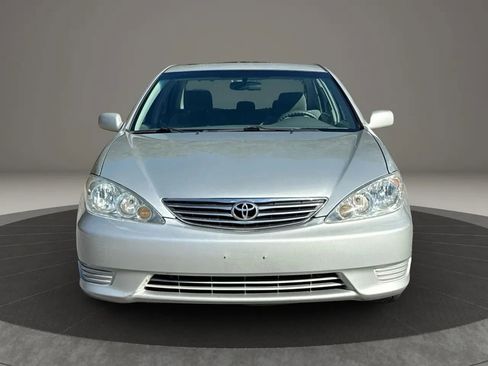 Used 2005 Toyota Camry LE image 2