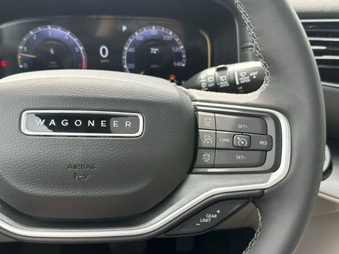 Used 2025 Jeep Wagoneer 4WD w/ Premium Group I image 20