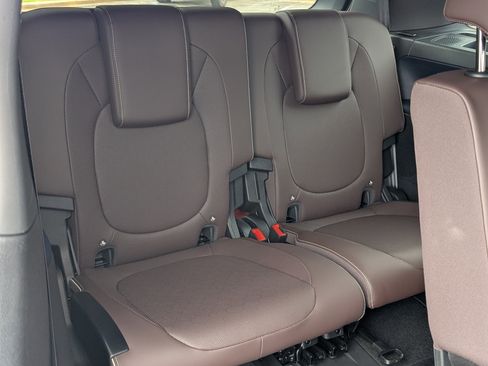 Used 2025 Volkswagen ID. Buzz Pro S RWD image 21