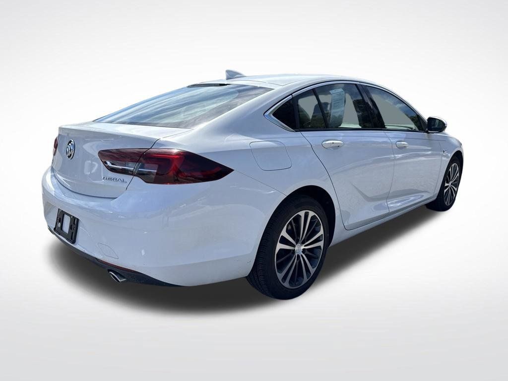 Used 2019 Buick Regal Essence w/ Sights and Sounds Package FWD image 3