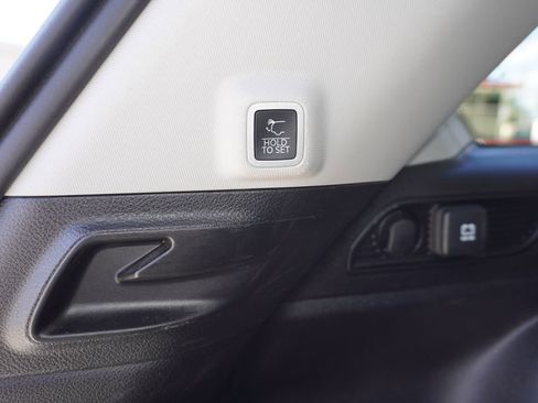 Used 2023 Jeep Grand Cherokee Limited AWD/4WD image 9