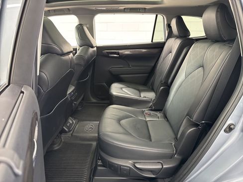 Used 2023 Toyota Highlander Platinum image 38