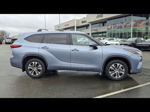 Used 2023 Toyota Highlander XLE image 9