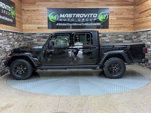 Used 2022 Jeep Gladiator Sport AWD/4WD image 5