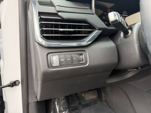 Used 2024 GMC Acadia Elevation AWD/4WD image 19