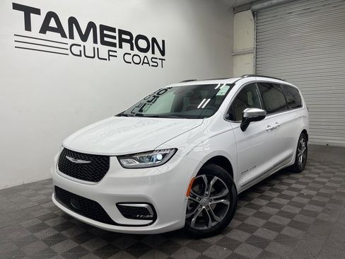 New 2026 Chrysler Pacifica Pinnacle image 1